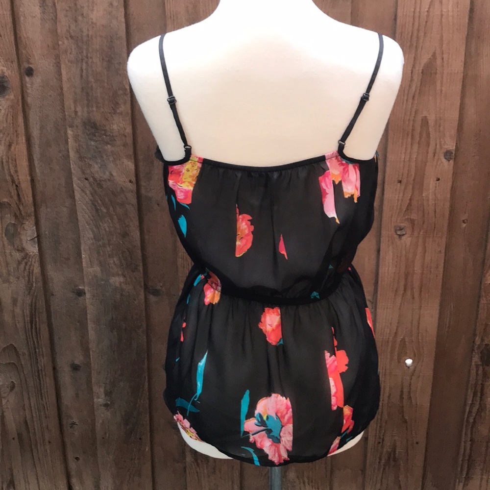 {Gap} Floral Ruffled Top! 💐 - Picture 4 of 8